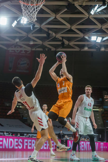 陈盈骏本赛季季后赛第4次20+排本土第一 超胡明轩徐杰独一档