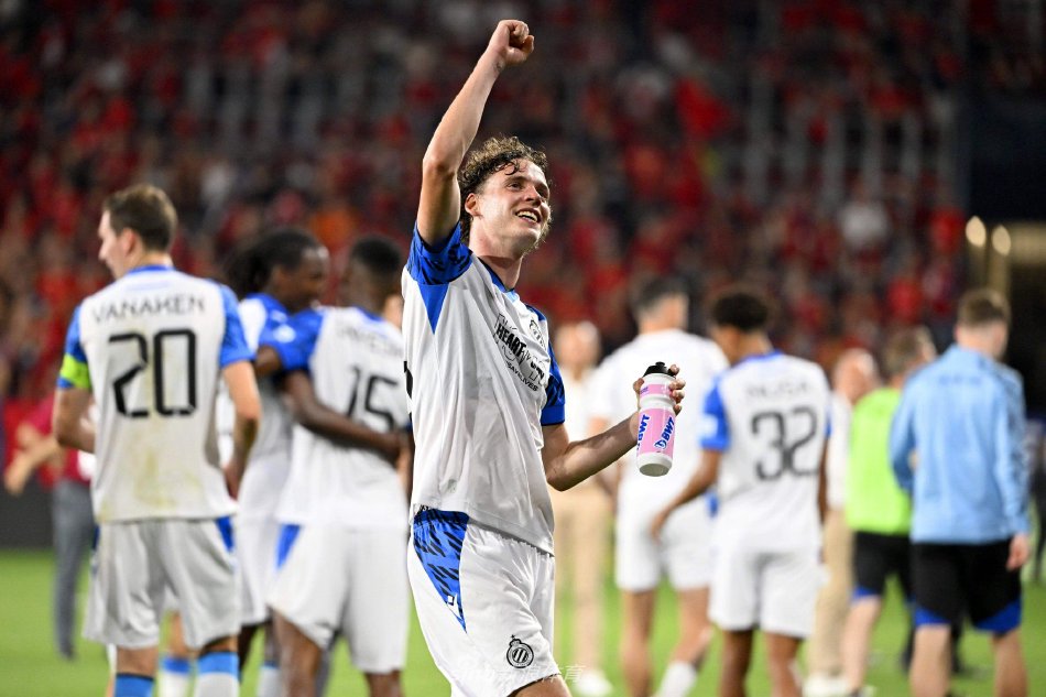 狼占据主动 狼占据主动