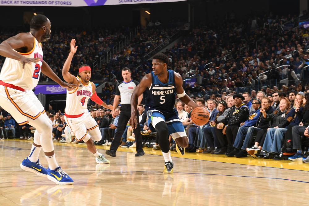 杰伦·约翰逊拿到17+11+6，出现高达7次失误（杰伦·约翰逊17分11板6助攻，失误达7次）